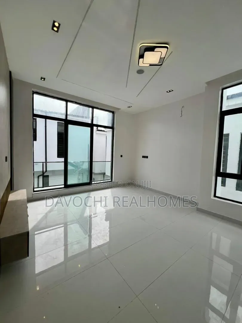 4bdrm Duplex in Ikota for sale in Ikota
