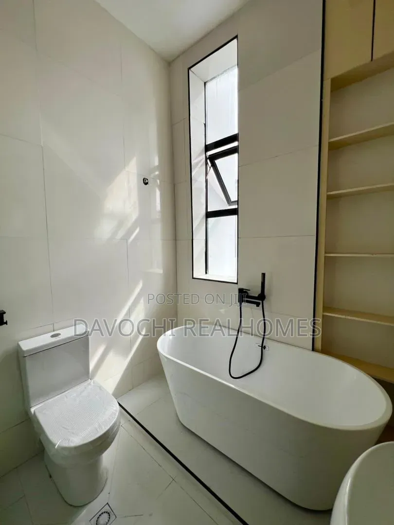 4bdrm Duplex in Ikota for sale in Ikota