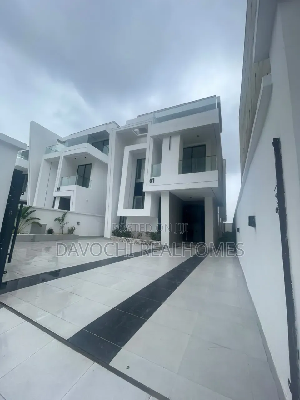 5bdrm Duplex in Lekki Phase 1 for sale in Lekki Phase 1