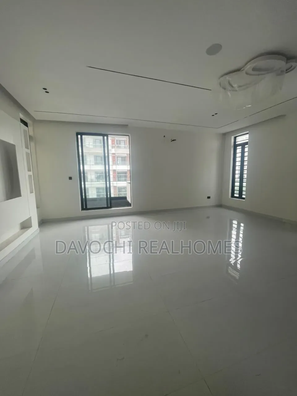 5bdrm Duplex in Lekki Phase 1 for sale in Lekki Phase 1