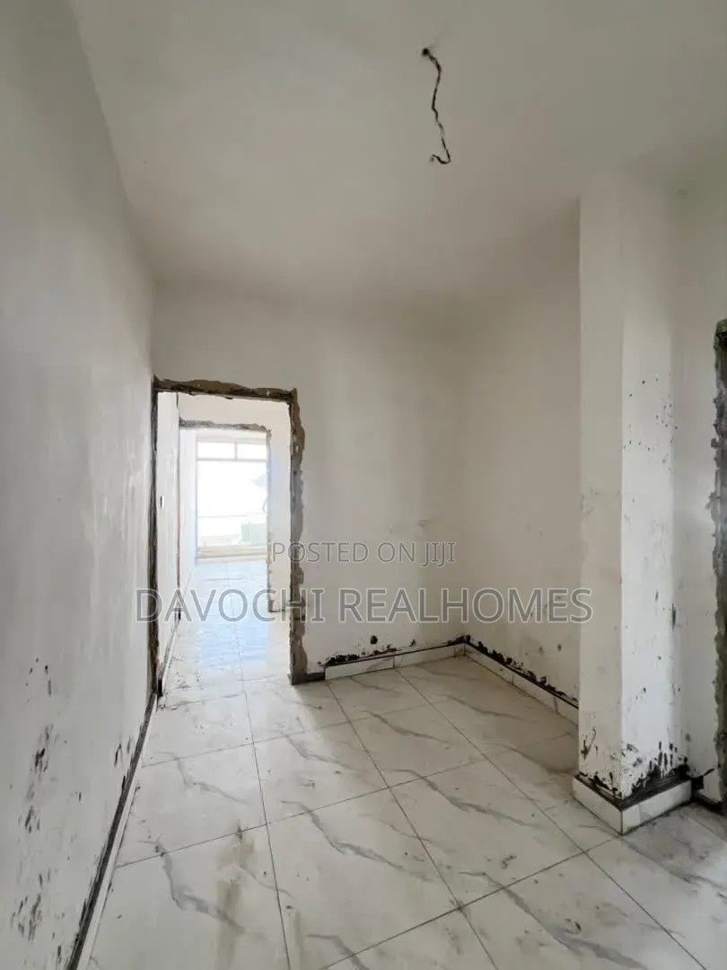 3bdrm Penthouse in Ikota for sale in Ikota