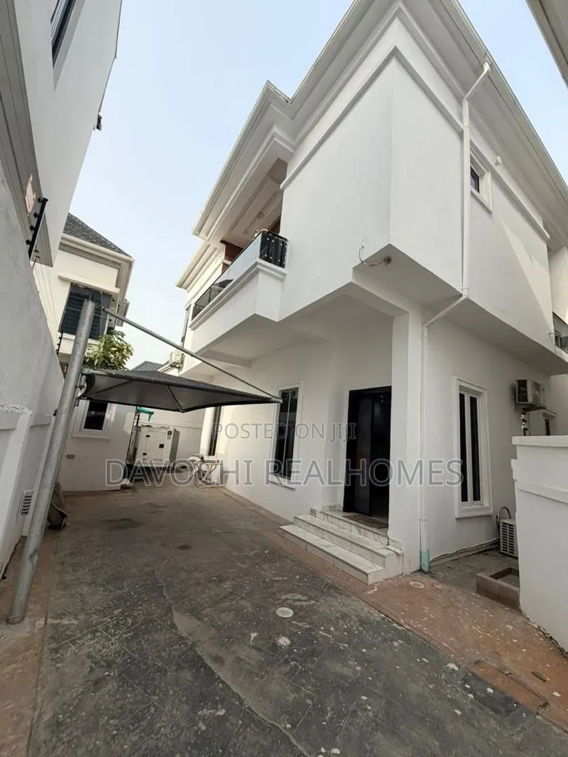 2bdrm Duplex in Ikota for sale in Ikota