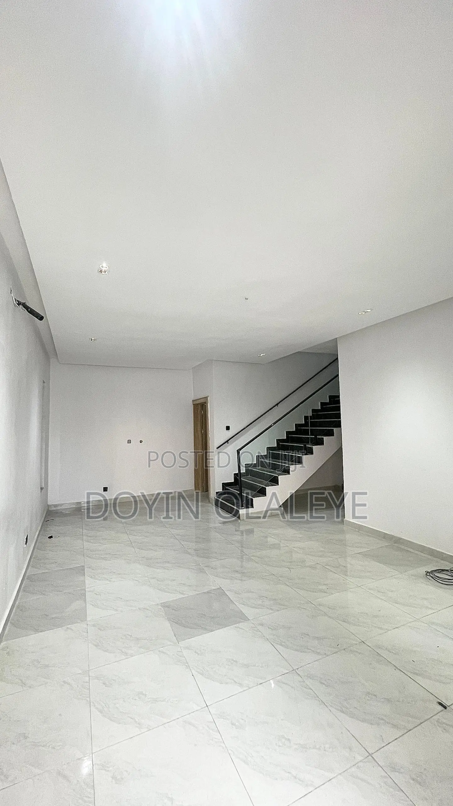 4bdrm Duplex in Chevron for sale in Chevron