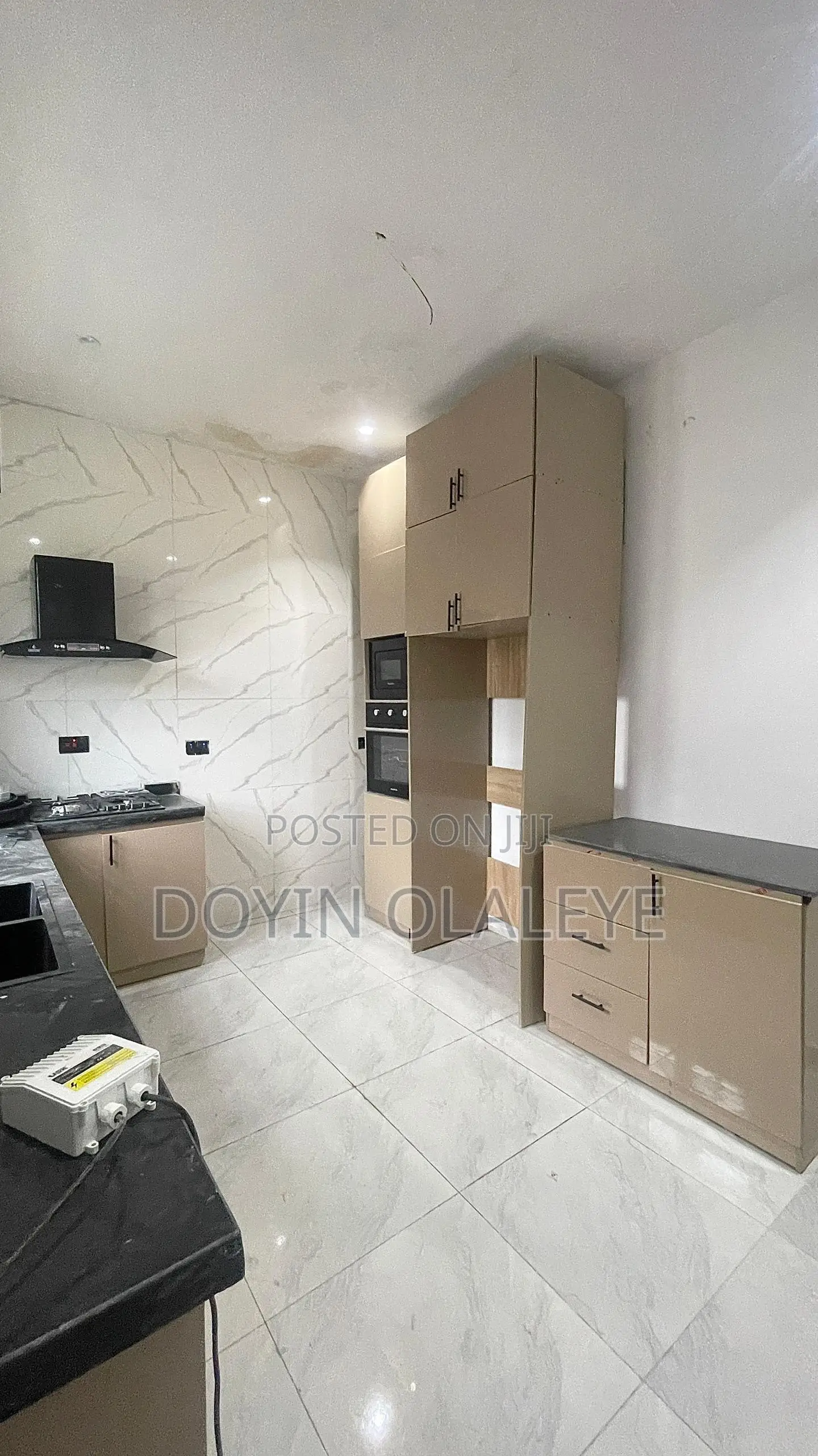 4bdrm Duplex in Chevron for sale in Chevron