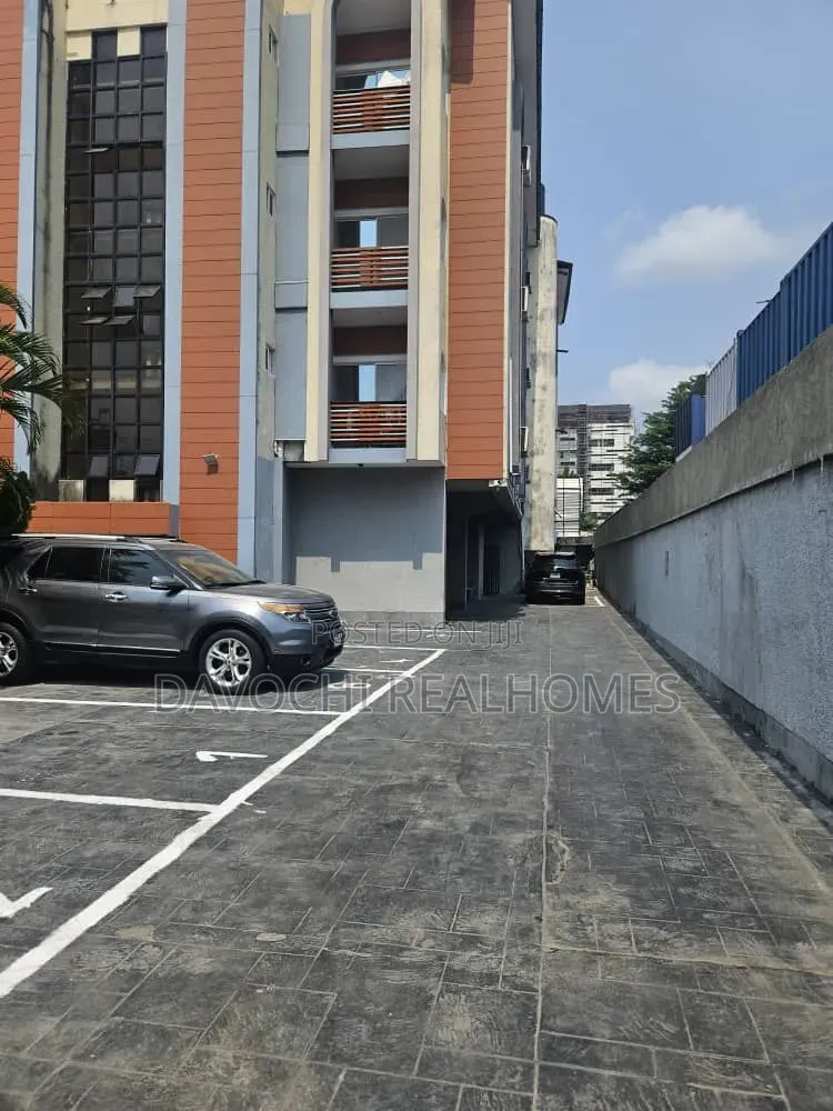 2bdrm Apartment in Ligali Ayorinde for rent in Ligali Ayorinde