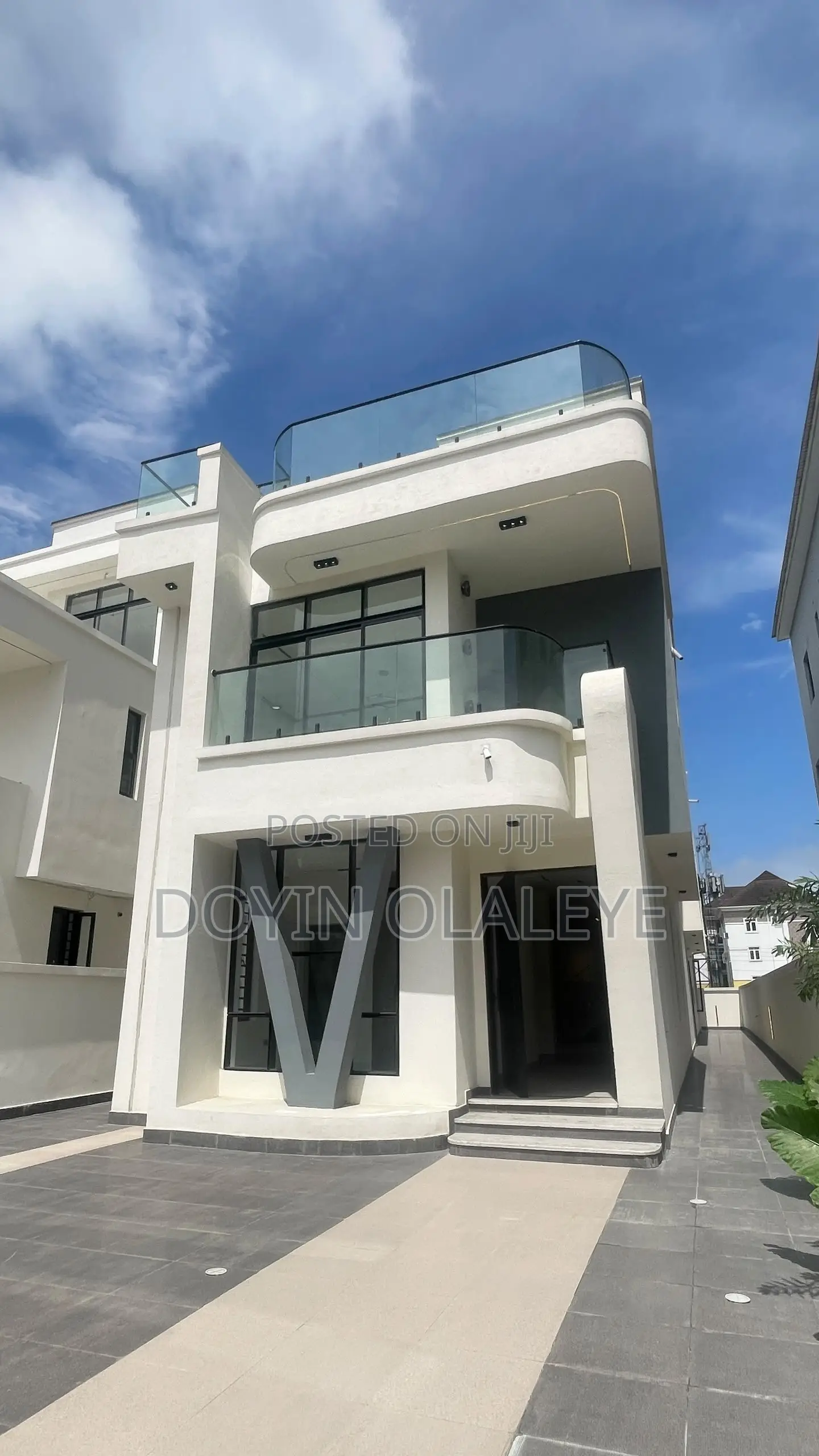 5bdrm Duplex in Lekki Phase 1 for sale in Lekki Phase 1