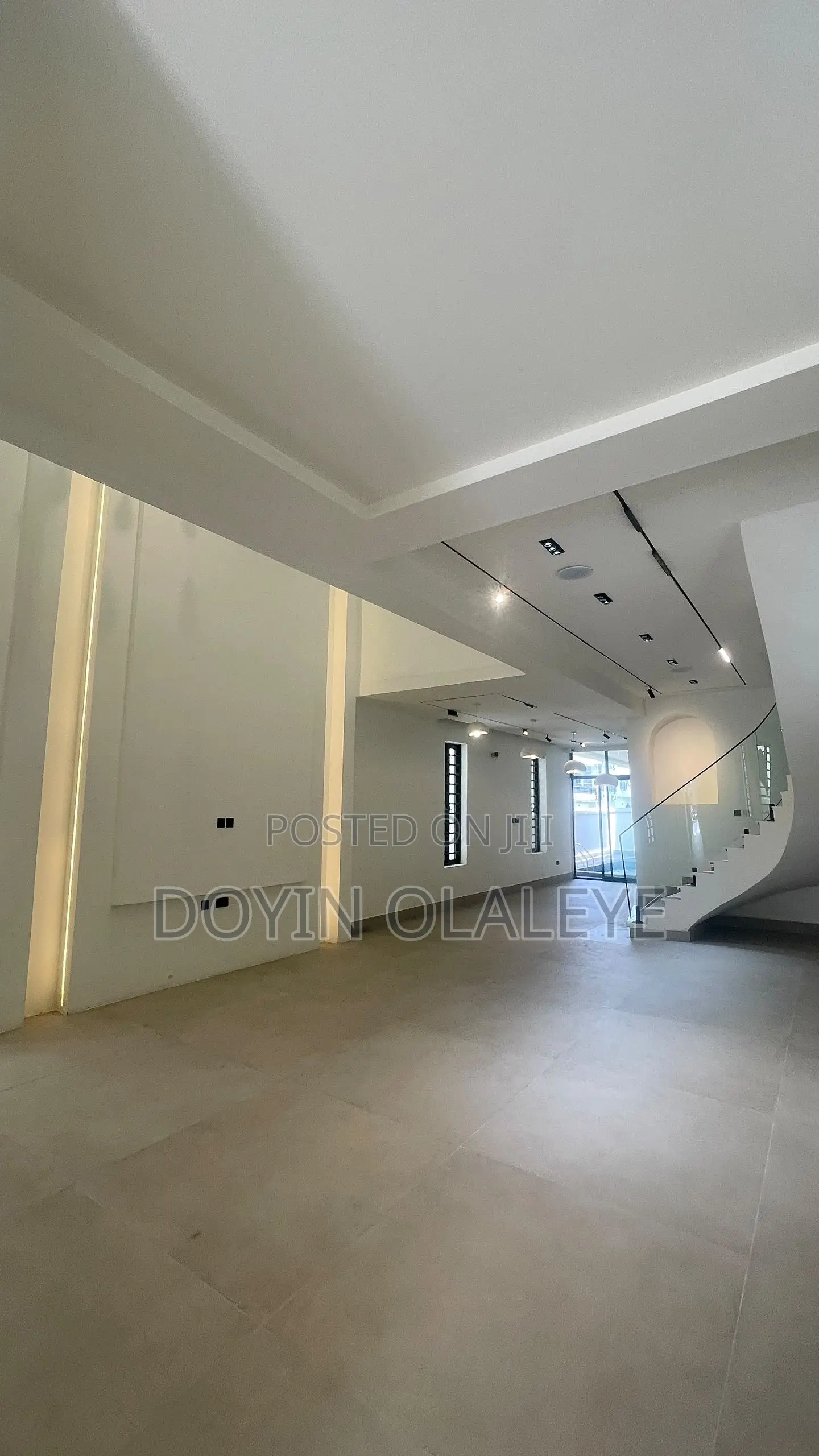 5bdrm Duplex in Lekki Phase 1 for sale in Lekki Phase 1