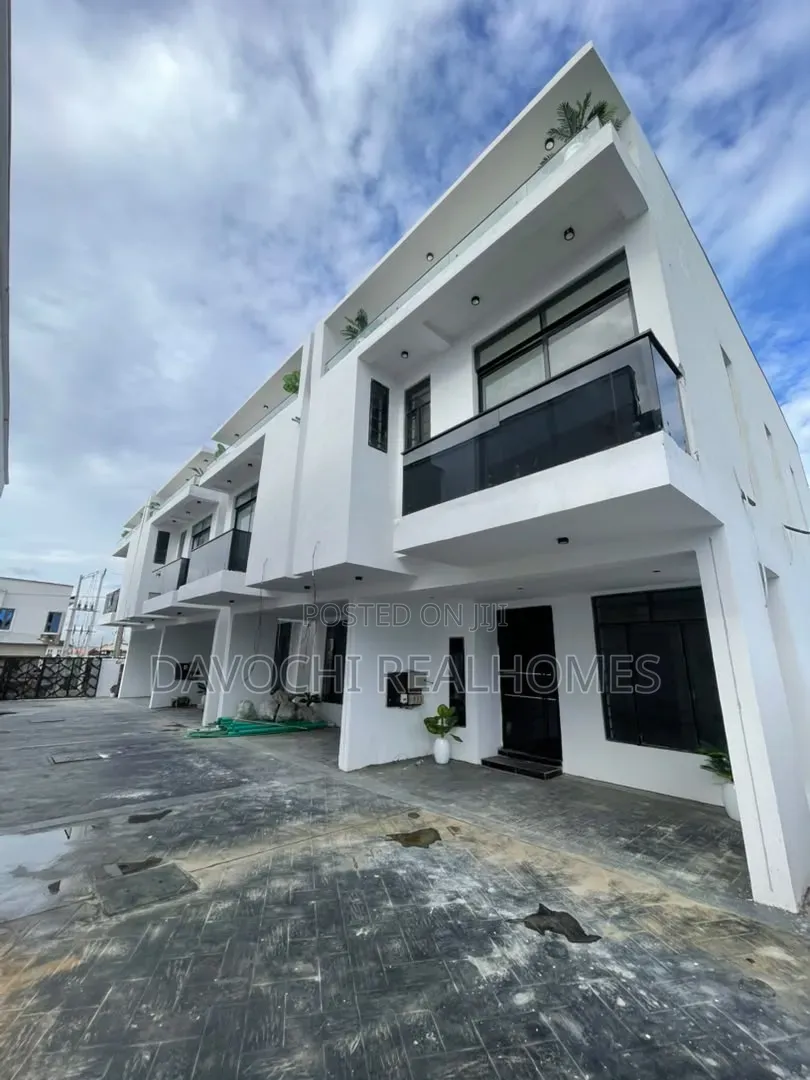 3bdrm Duplex in Ikota for sale in Ikota
