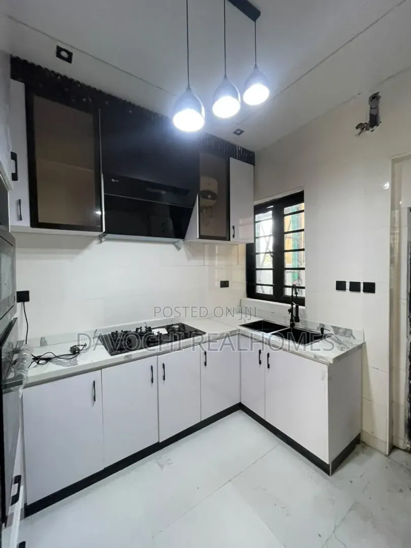 3bdrm Duplex in Ikota for sale in Ikota