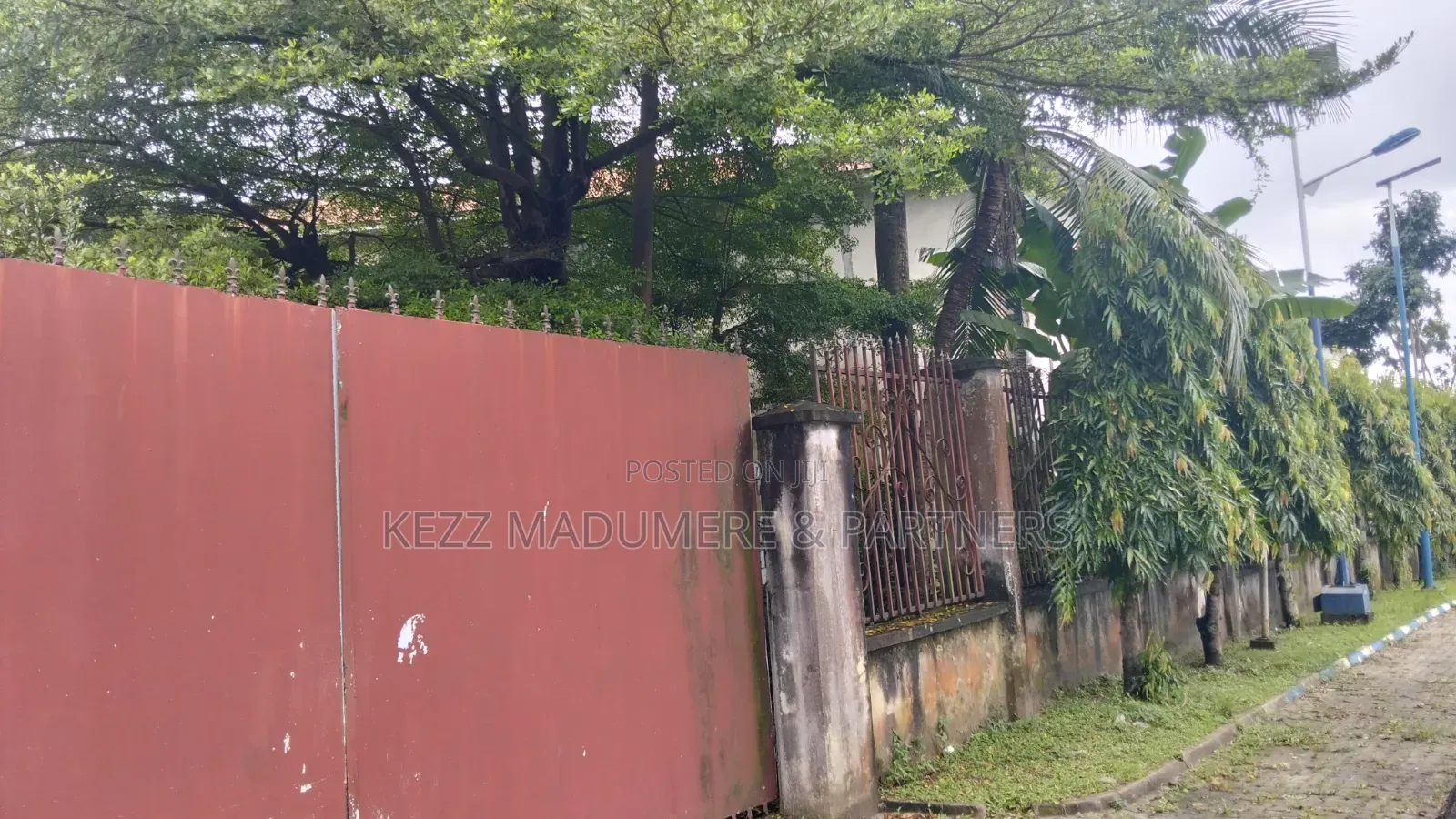 For Sale : Non Functional Hotel at Old Gra Port Harcourt in Old GRA