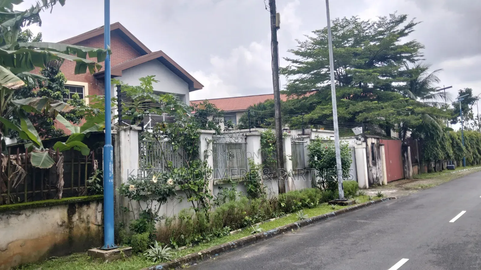 For Sale : Non Functional Hotel at Old Gra Port Harcourt in Old GRA