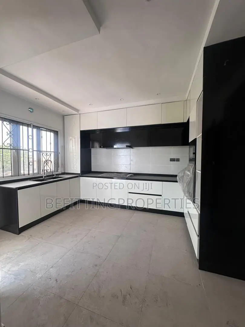 4bdrm Maisonette in Victoria Island for sale in Victoria Island
