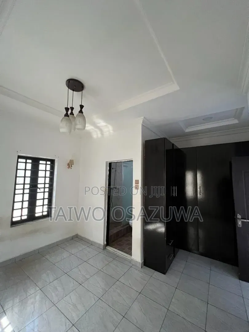1bdrm Apartment in Victoria Crest 3, Lekki Expressway for rent in Lekki Expressway