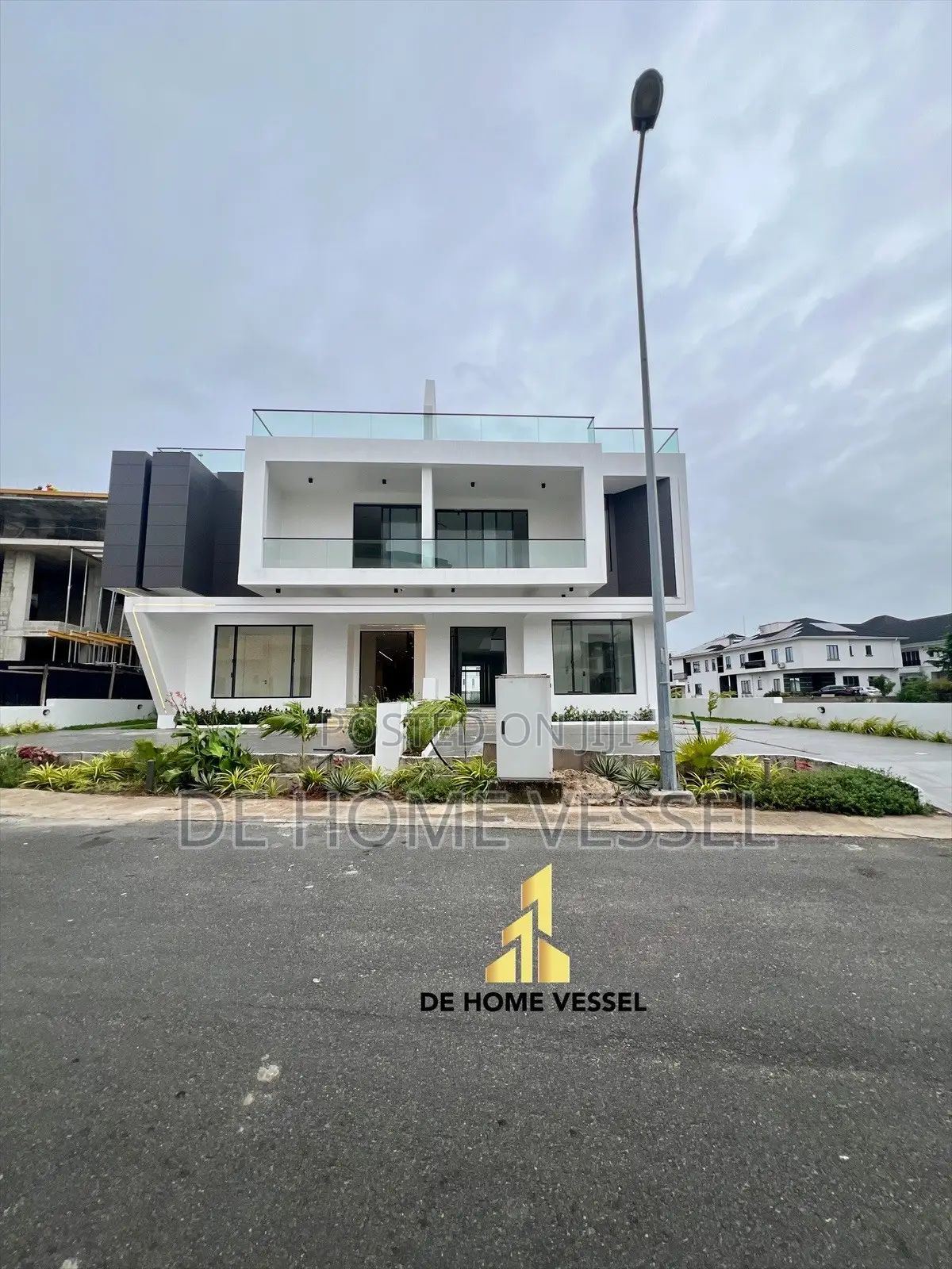 5bdrm Duplex in Ikate for sale in Ikate