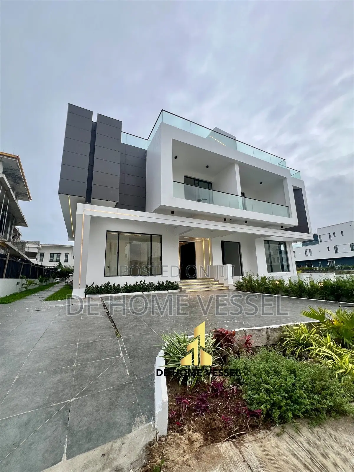 5bdrm Duplex in Ikate for sale in Ikate