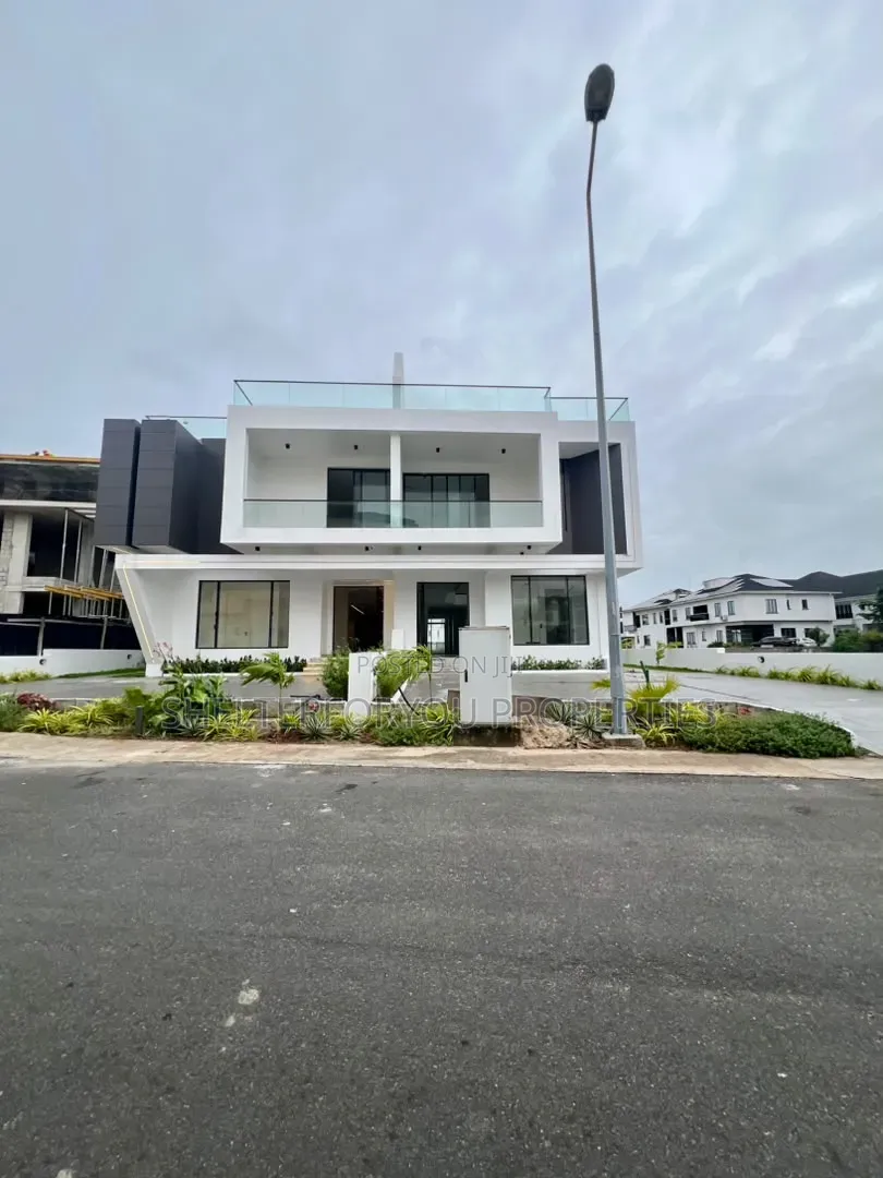 5bdrm Duplex in Ikate for sale in Ikate
