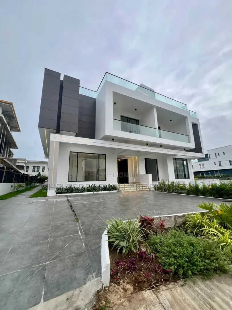 5bdrm Duplex in Ikate for sale in Ikate