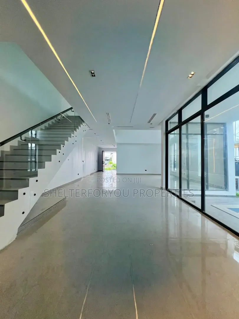 5bdrm Duplex in Ikate for sale in Ikate