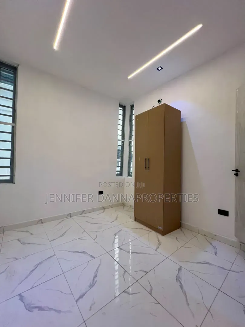 4bdrm Duplex in Ikota for sale in Ikota