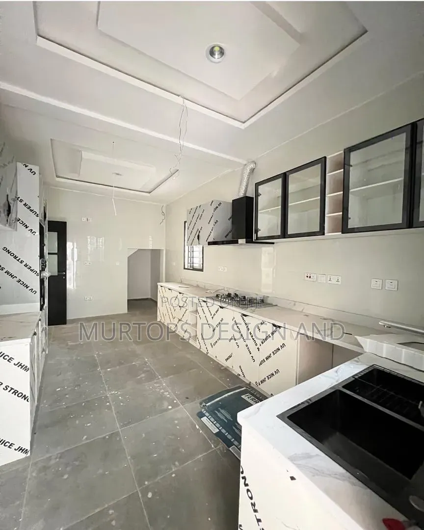 5bdrm Duplex in Lekki Phase 1 for sale in Lekki Phase 1