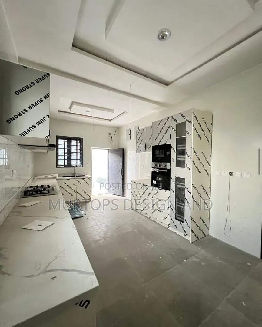 5bdrm Duplex in Lekki Phase 1 for sale in Lekki Phase 1