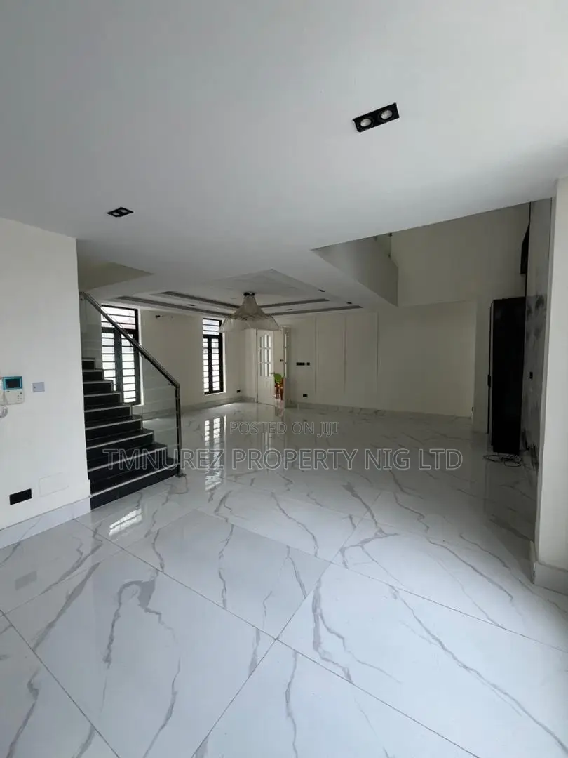 5bdrm Duplex in Main Lekki 1 for sale in Lekki Phase 1