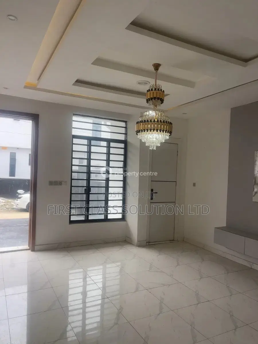 4bdrm Duplex in Ikota Villa Estate for sale in Ikota