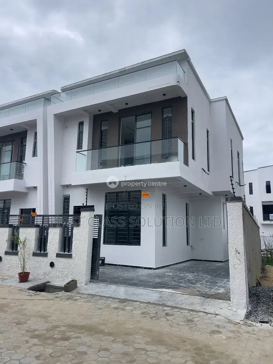 4bdrm Duplex in Ikota Villa Estate for sale in Ikota