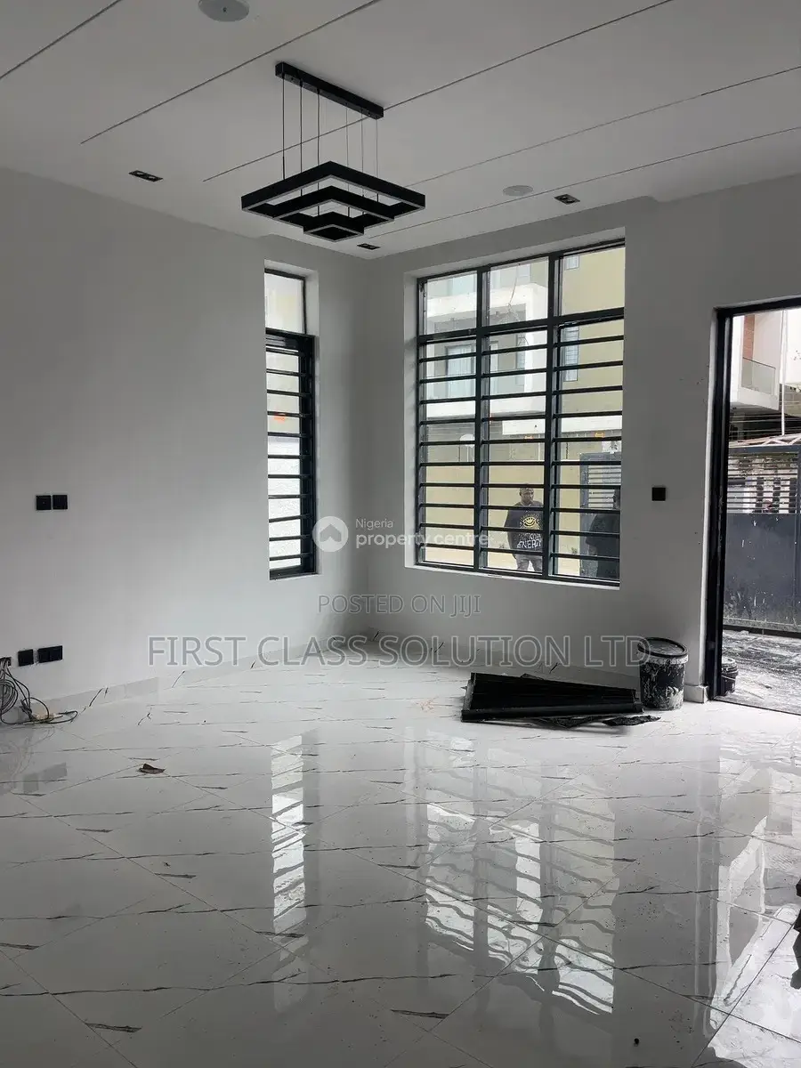4bdrm Duplex in Ikota Villa Estate for sale in Ikota