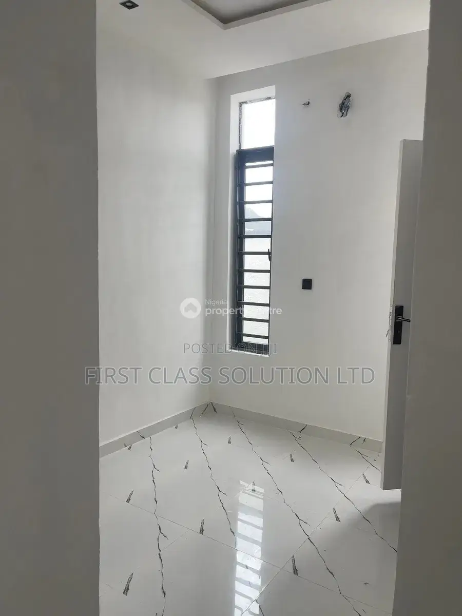 4bdrm Duplex in Ikota Villa Estate for sale in Ikota