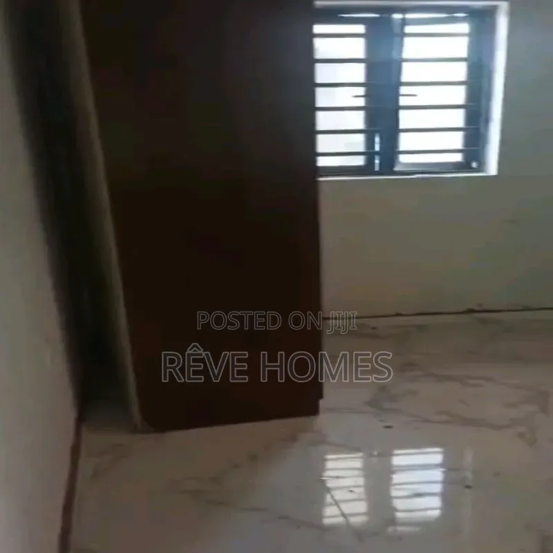 Mini Flat in Adekunle for rent in Adekunle