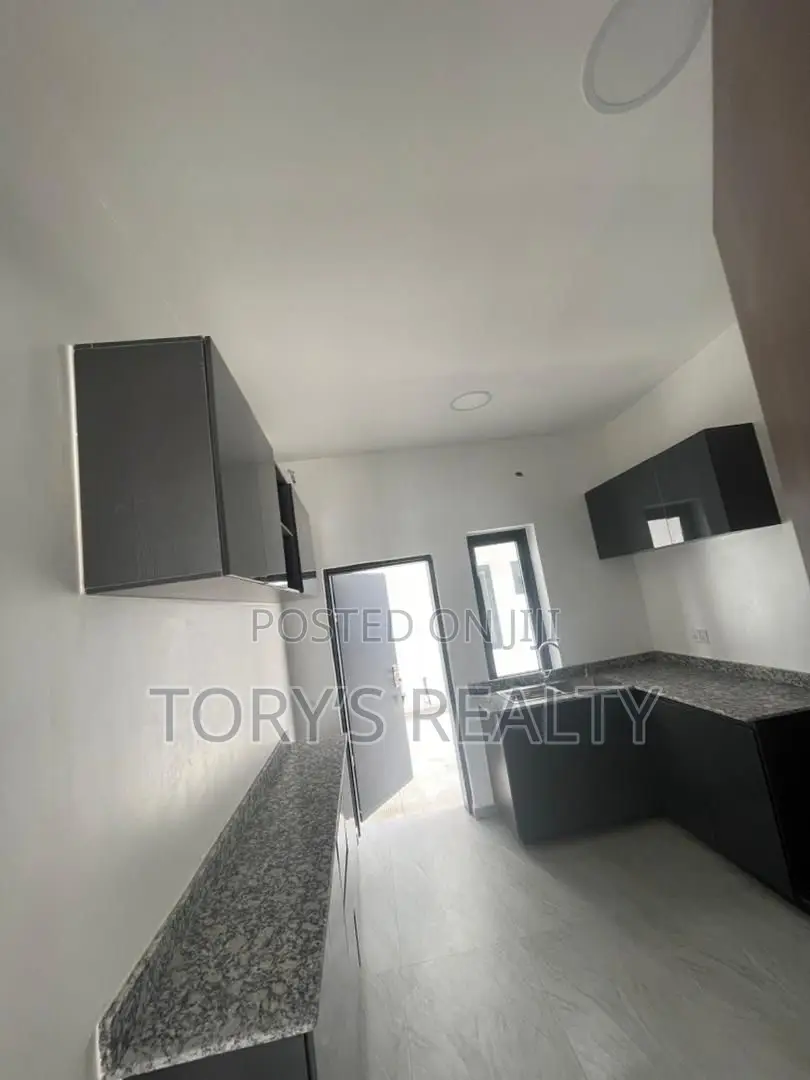 3bdrm Duplex in Lekki Phase 1 for rent in Lekki Phase 1
