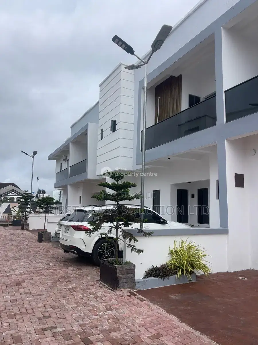 4bdrm Duplex in Beside Blenco, for sale in Sangotedo