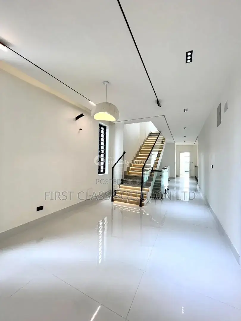 5bdrm Duplex in Lekki Phase 1, for sale in Lekki Phase 1