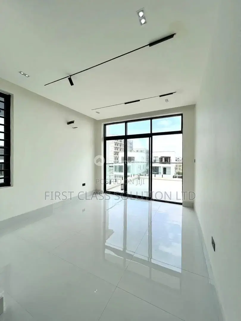5bdrm Duplex in Lekki Phase 1, for sale in Lekki Phase 1