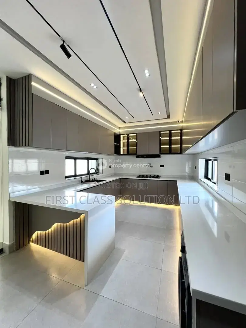 5bdrm Duplex in Lekki Phase 1, for sale in Lekki Phase 1