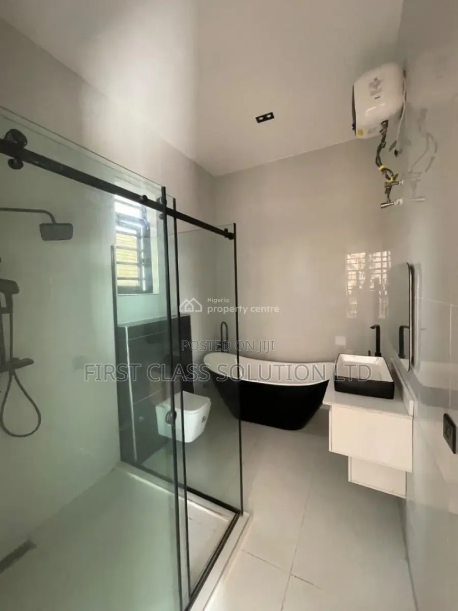 4bdrm Duplex in Thomas Estate for sale in Thomas Estate