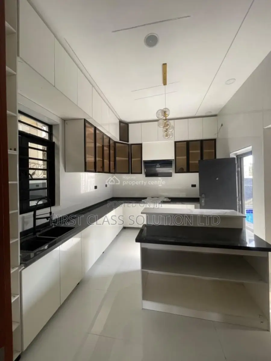 4bdrm Duplex in Thomas Estate for sale in Thomas Estate