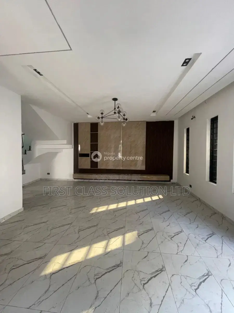 4bdrm Duplex in Royal Pine Estate, for sale in Lekki Expressway