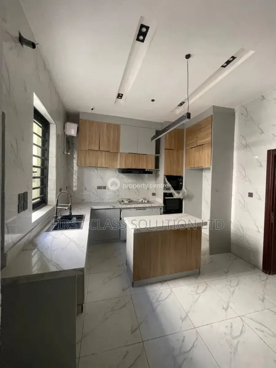 4bdrm Duplex in Royal Pine Estate, for sale in Lekki Expressway