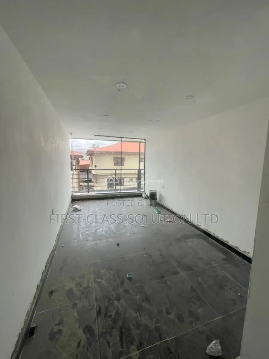 Big and Spacious Shop in Thomas Estate