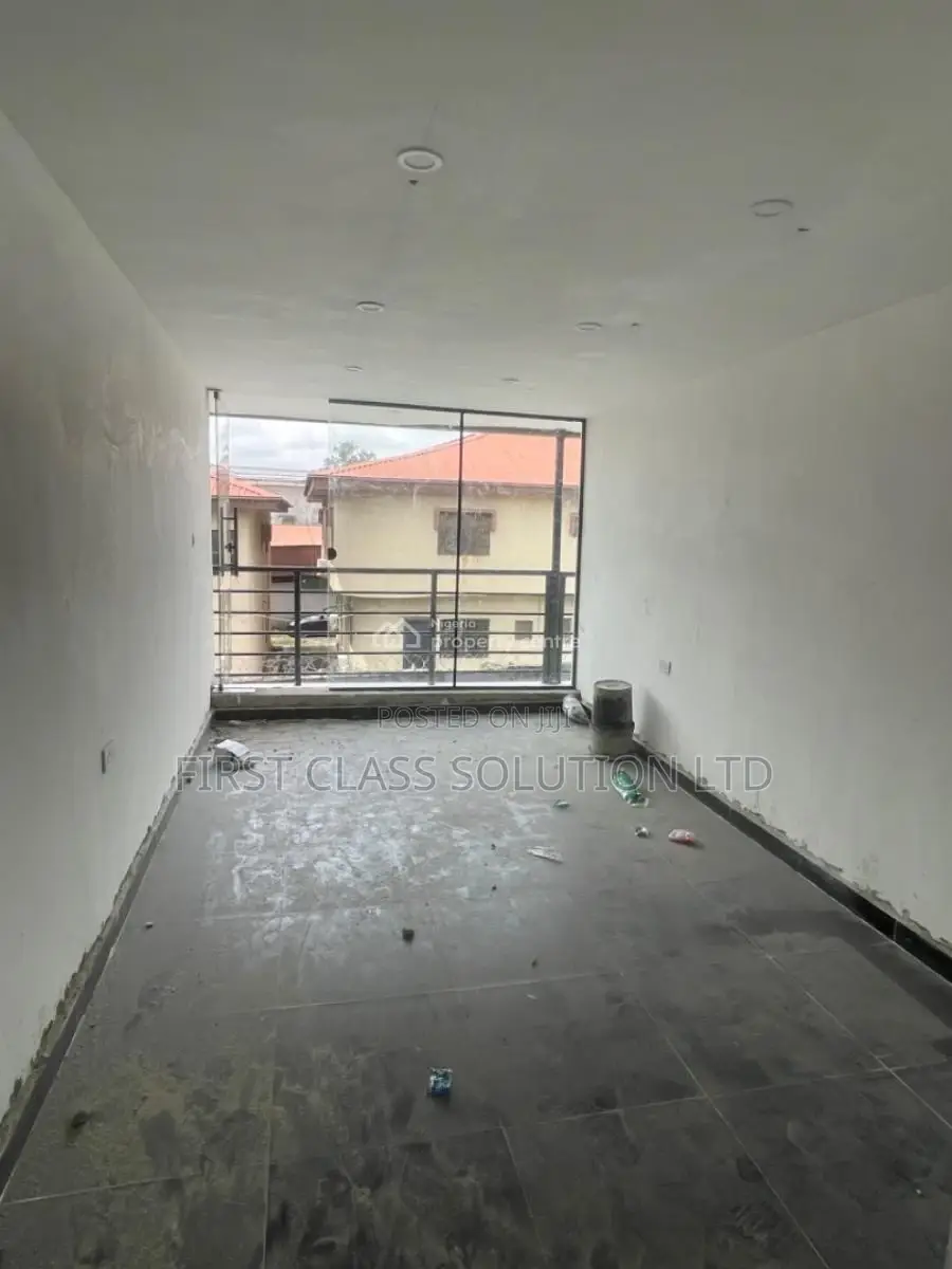Big and Spacious Shop in Thomas Estate