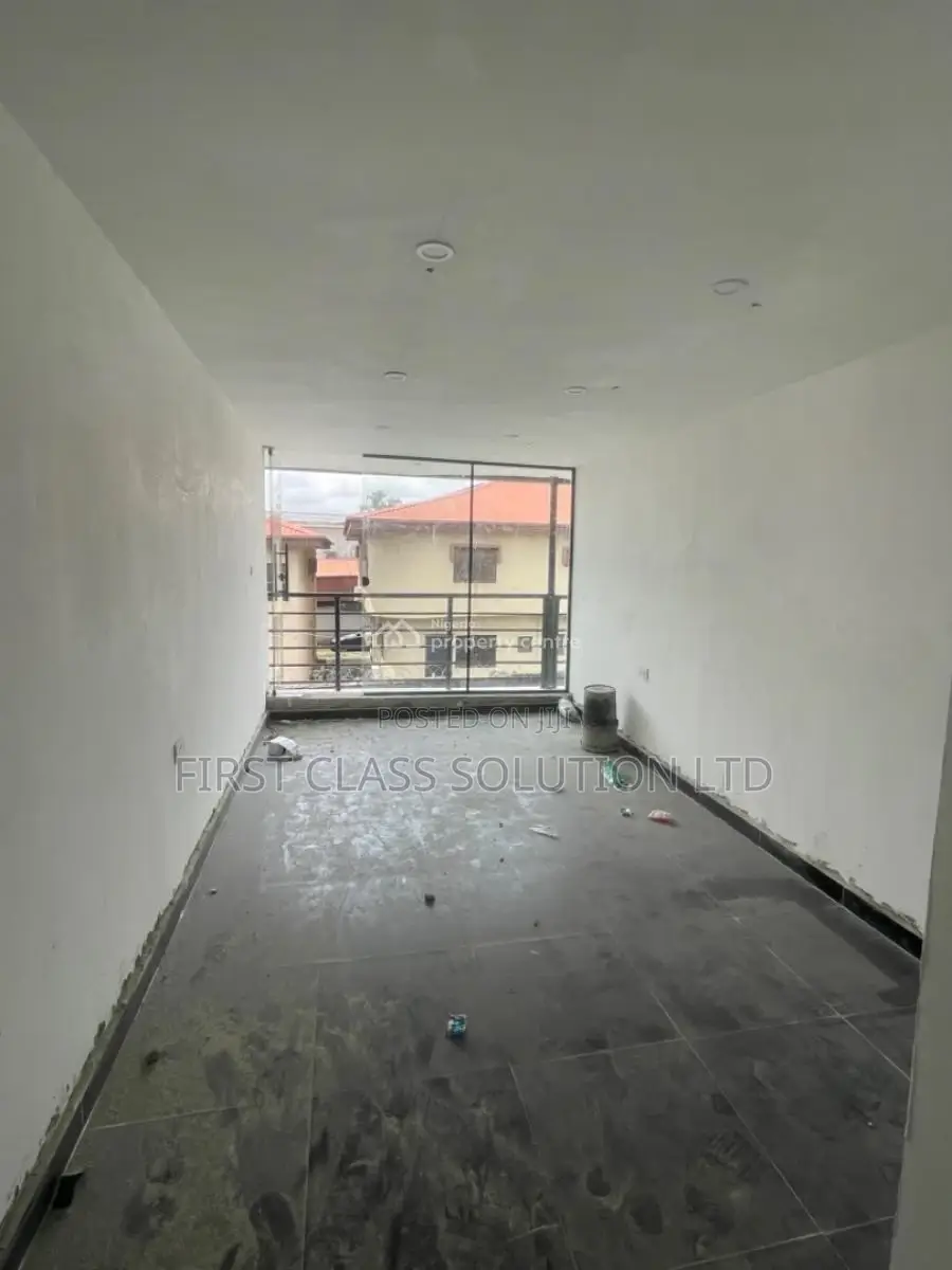Big and Spacious Shop in Thomas Estate