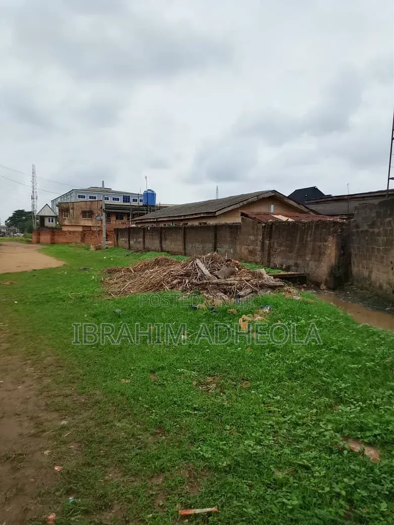 206sqm of Land Fenced and Gated With Good Proximity to the Major Road. in Idimu