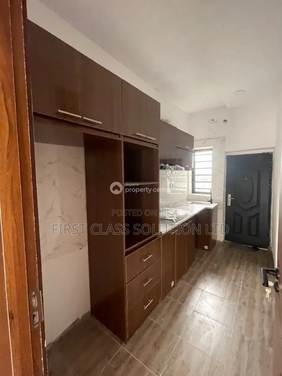 3bdrm Duplex in Off Mobile Road for sale in Ilaje / Lekki