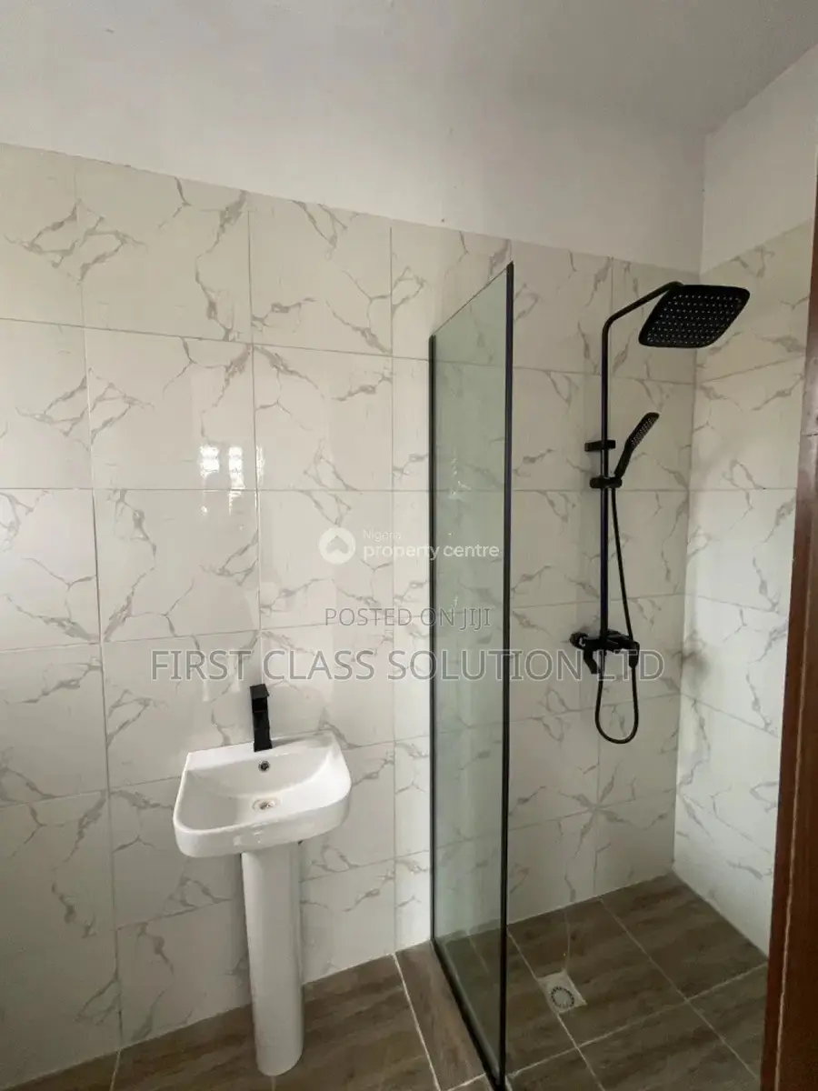 3bdrm Duplex in Off Mobile Road for sale in Ilaje / Lekki