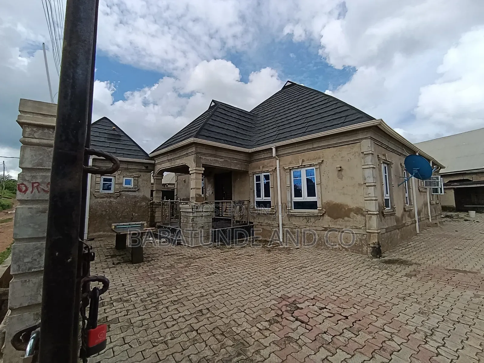 4bdrm House in Igbaro-Ola, Arulogun for sale in Ojoo