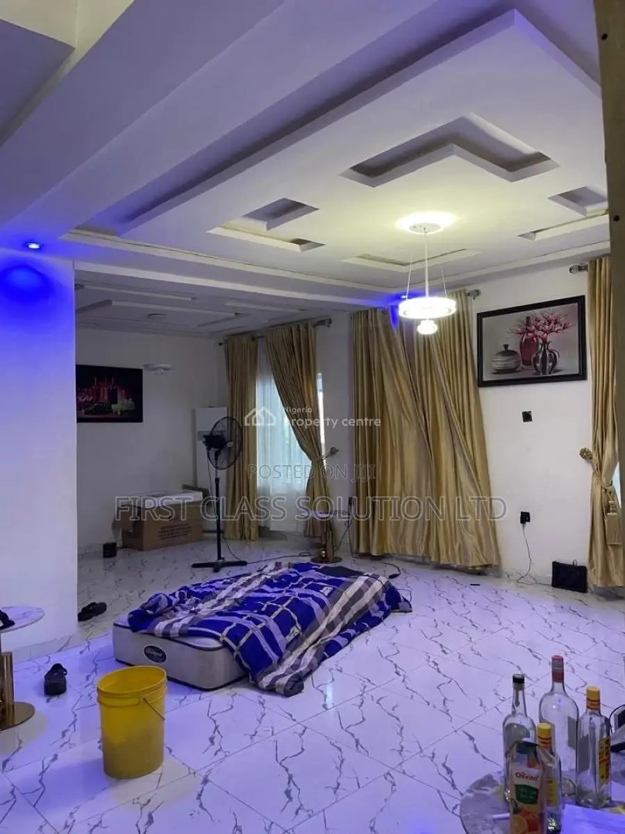 Furnished 4bdrm Duplex in Paradise Estate, for sale in Chevron