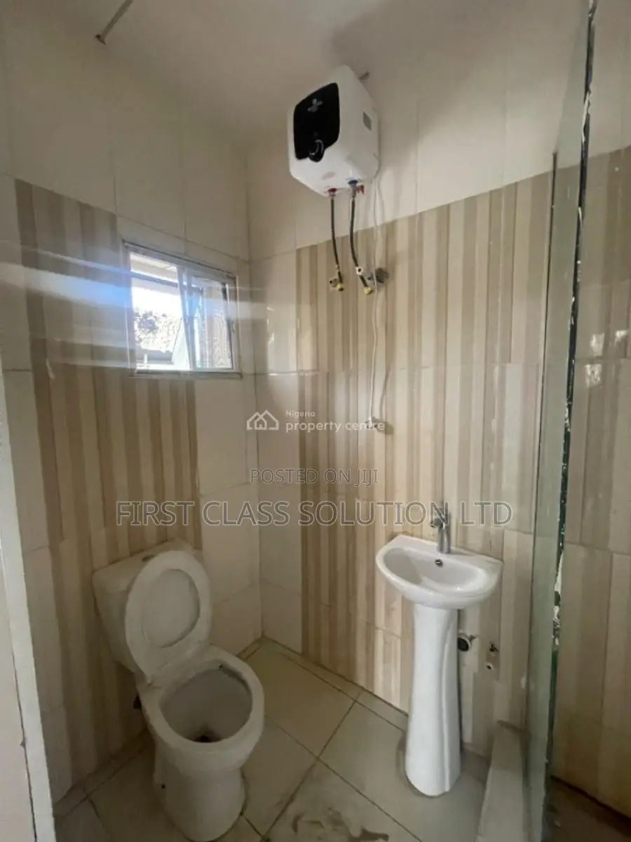 Studio Apartment in New Road Off Alpha for sale in Chevron