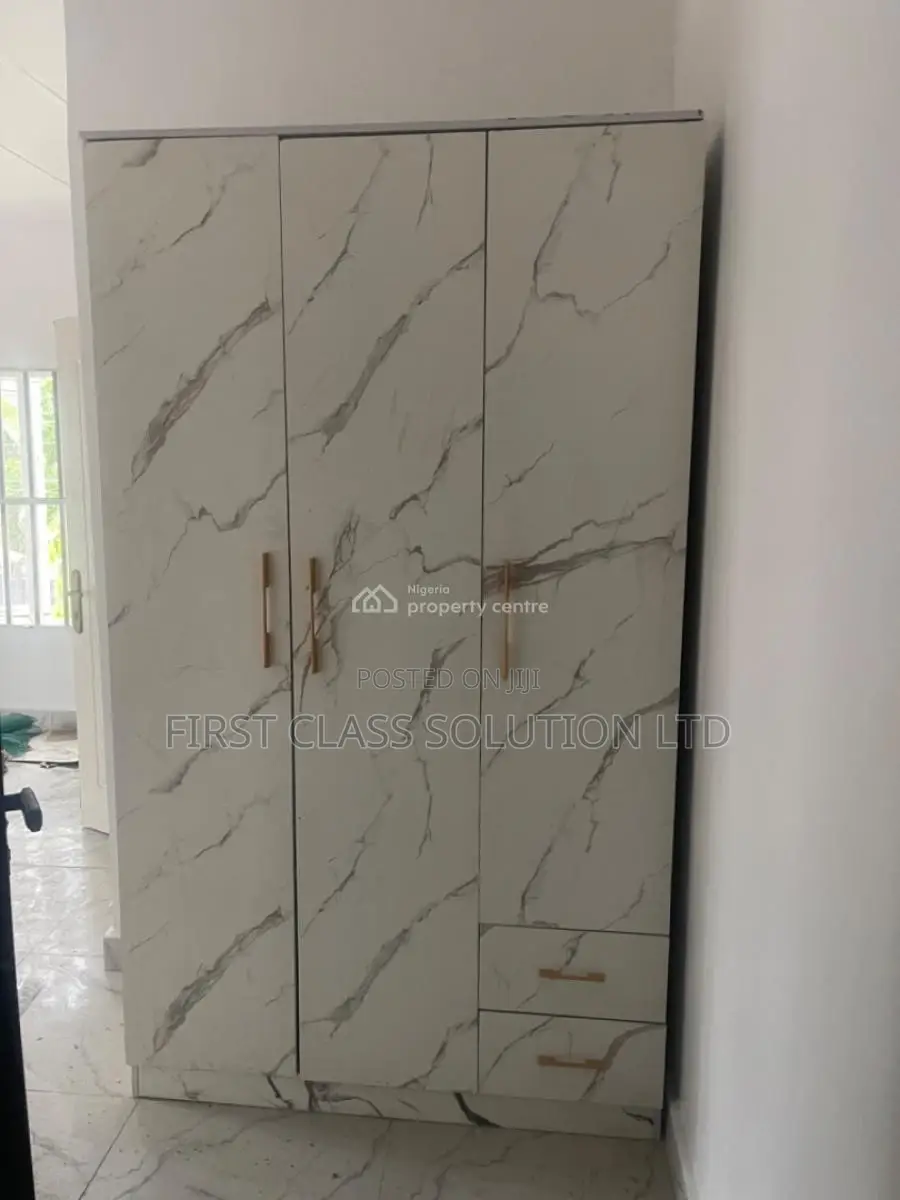 Studio Apartment in New Road Off Alpha for sale in Chevron